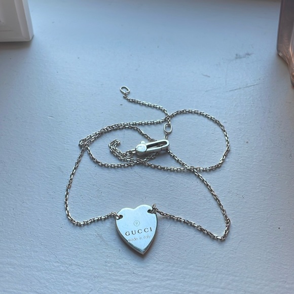 Signature Gucci Heart Necklace - Picture 1 of 4